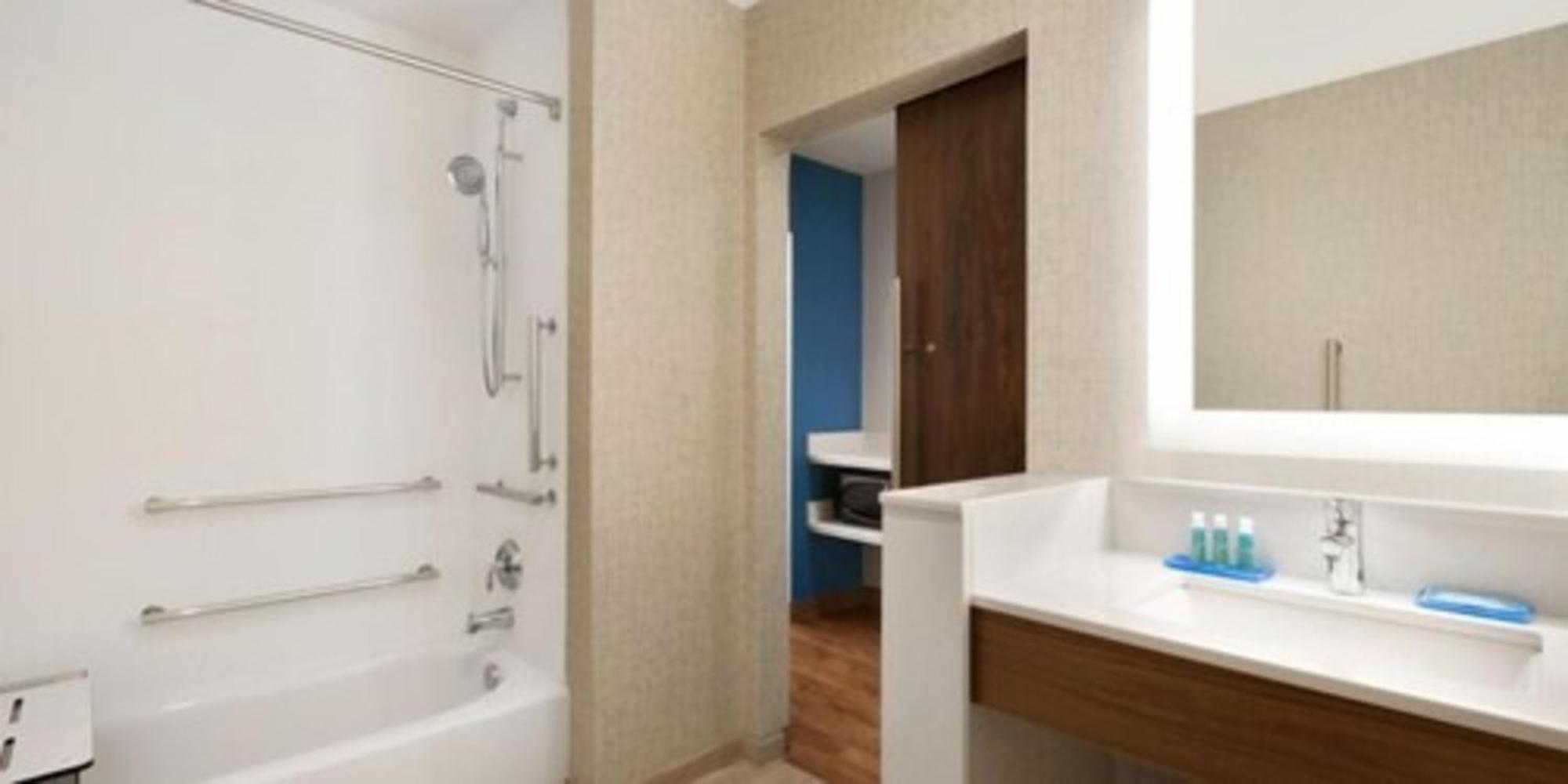 Holiday Inn Express & Suites - Cincinnati Ne - Red Bank Road By Ihg Екстериор снимка