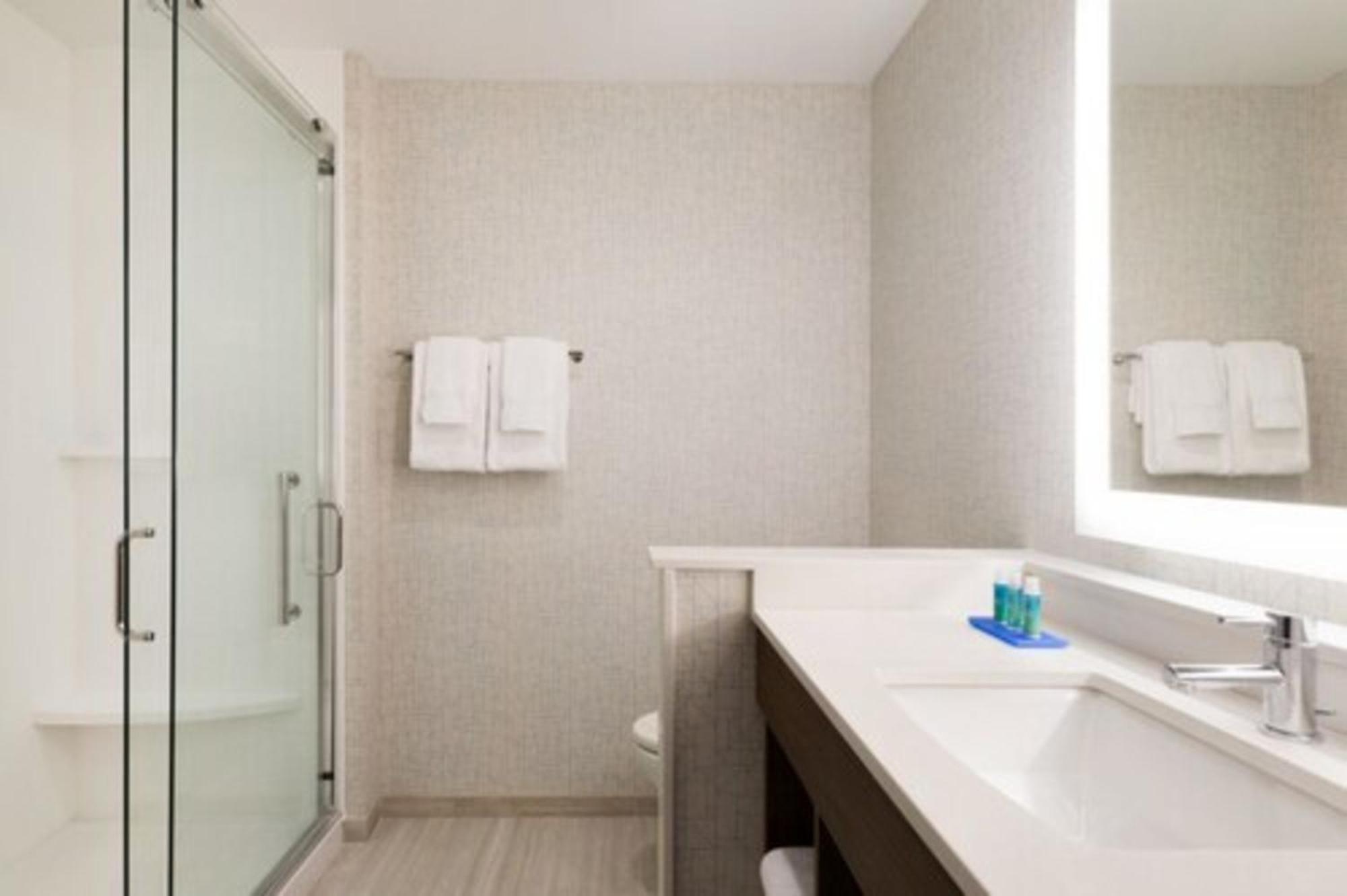 Holiday Inn Express & Suites - Cincinnati Ne - Red Bank Road By Ihg Екстериор снимка